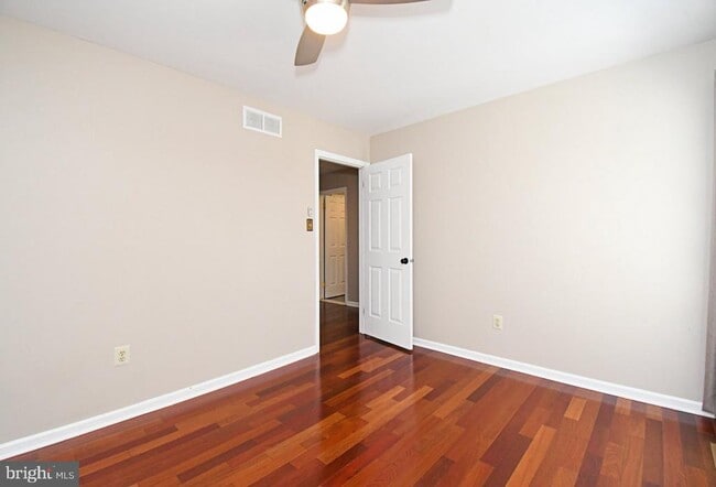 Building Photo - 6 Kanon Ct