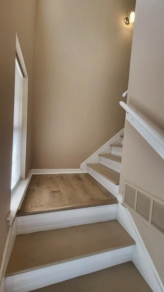 Building Photo - 3991 Sunset Lake Cove