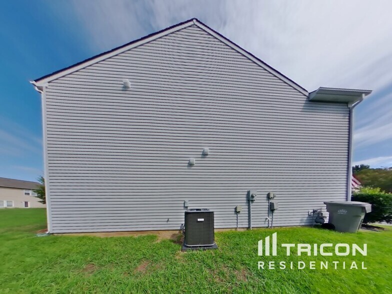 Building Photo - 12724 Frank Wiley Ln
