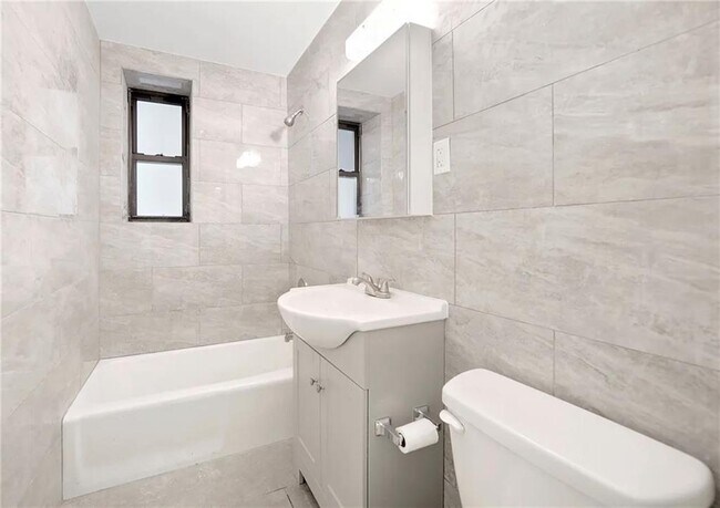 Building Photo - 883 E 165th St