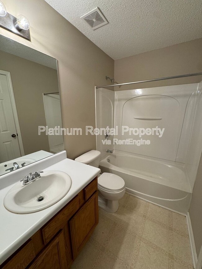 Building Photo - 4885 Robinson Square Dr