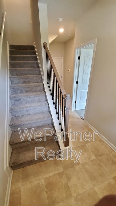 Building Photo - 1055 Bayrose Cir