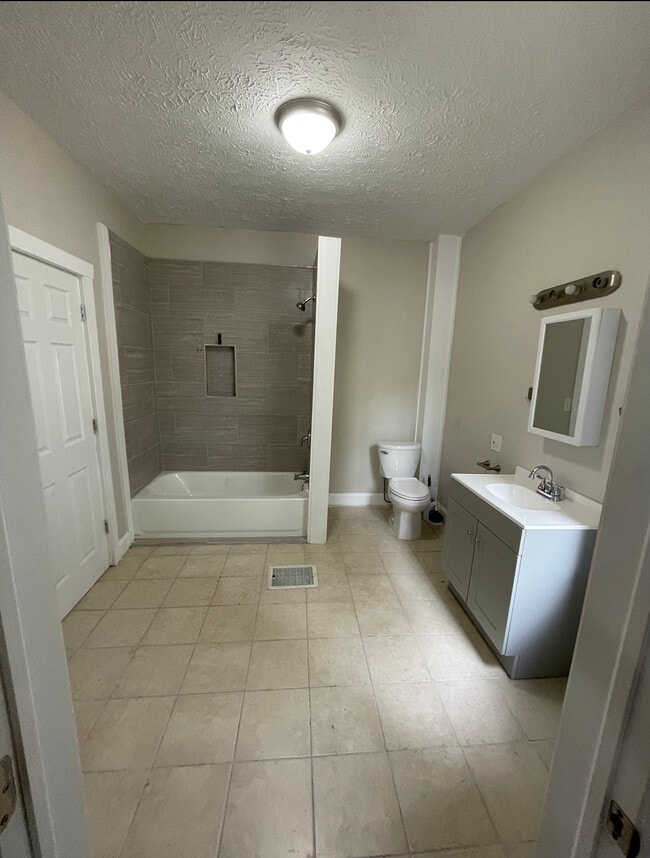 Building Photo - 37 Magnolia Ave