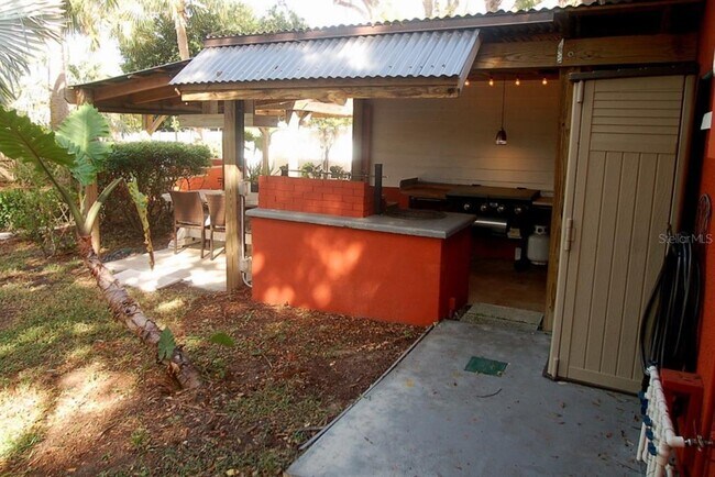 Building Photo - 468 Limewood Ave