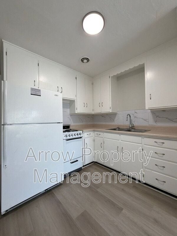 Building Photo - 805 S 11th St