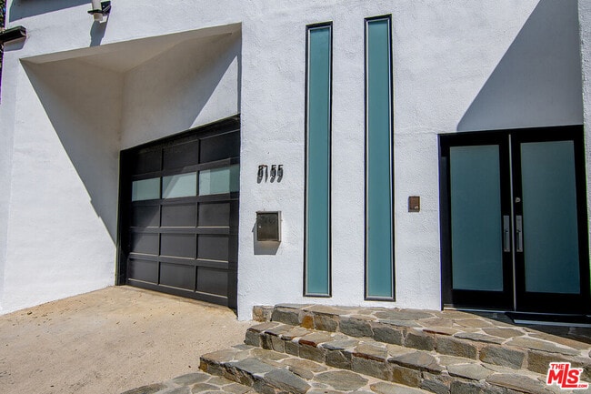 Building Photo - 8155 Willow Glen Rd
