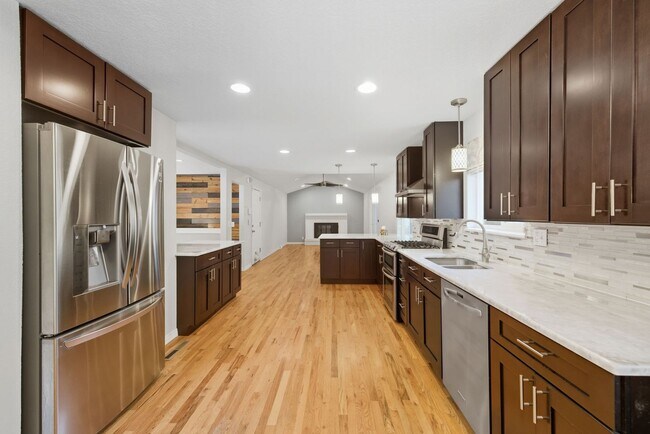Building Photo - All you want in a home! 5 bed 3 bath ranch...