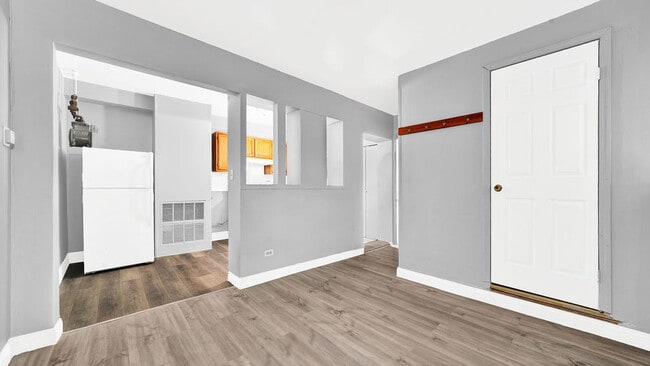 Building Photo - 1831 W 21st Pl