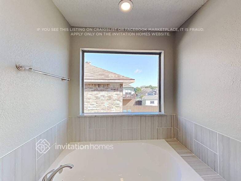 Building Photo - 3014 Lois Ln