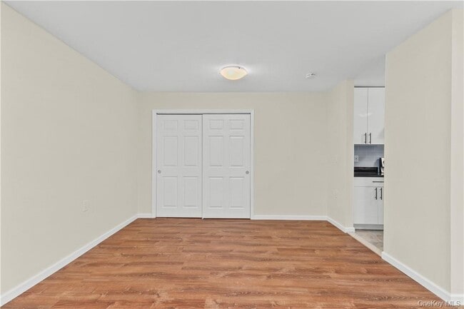 Building Photo - 305 Vista on the Lake