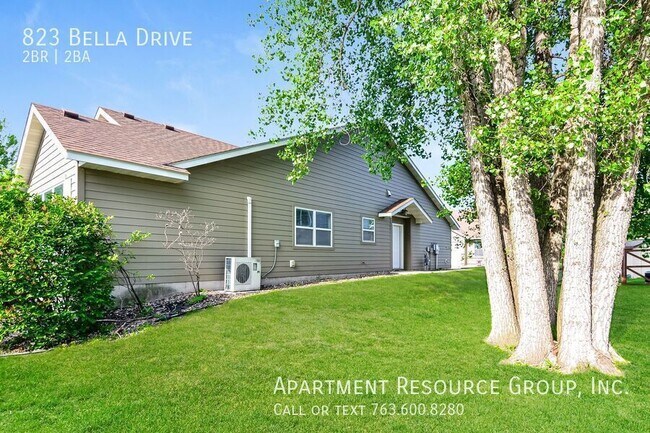 Building Photo - 823 Bella Dr