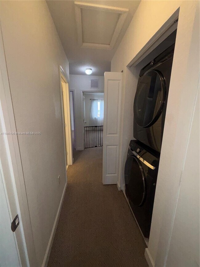 Building Photo - 1238 NW 4th Ln