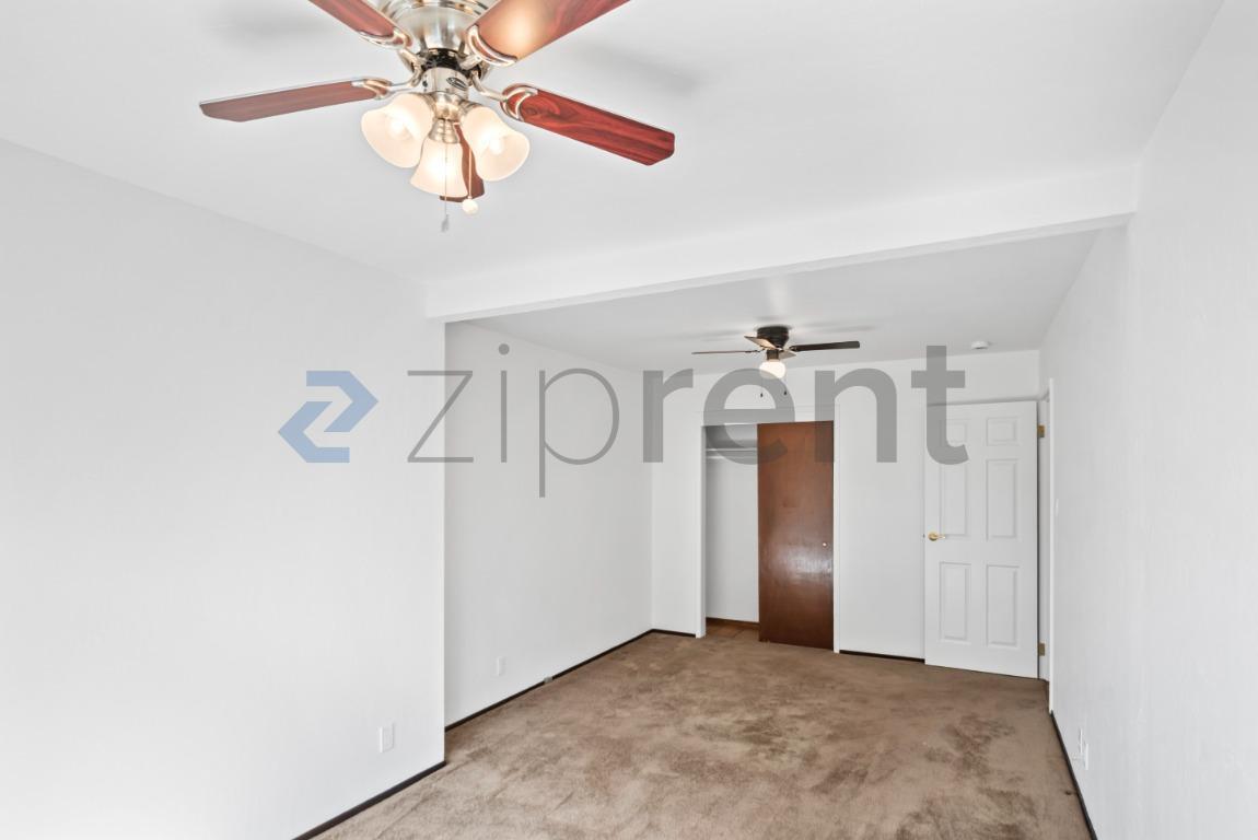Building Photo - Unit