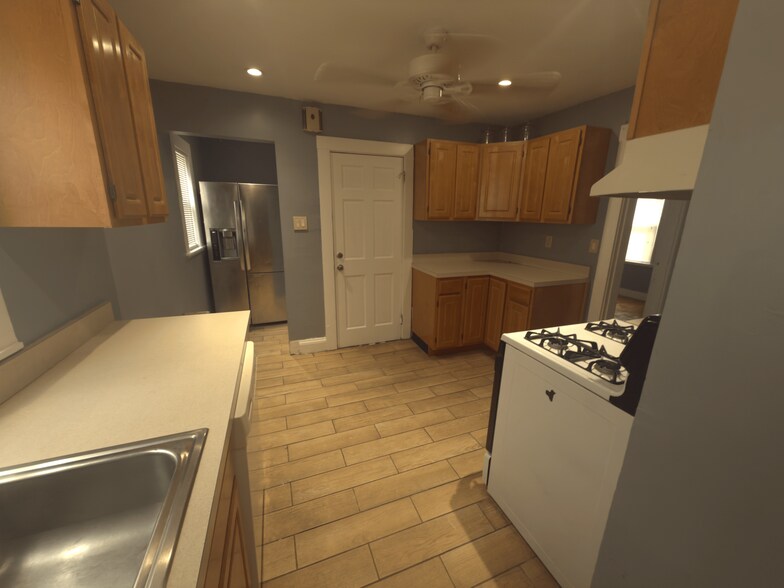 Kitchen - 40 Rockdale St