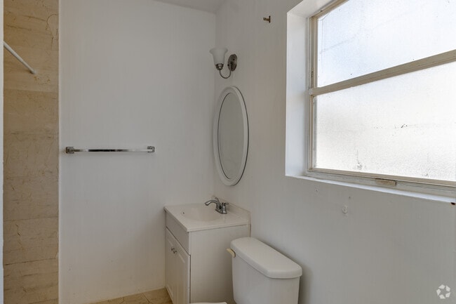 2 BD, 2 BA - 1,000SF - Bathroom - 160 S Shore Dr