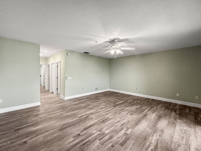 Building Photo - Stunning 3-Story Beach Townhome – Steps from the Gulf! 3bed|3bath