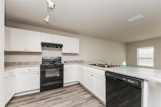 Building Photo - 230 Hyacinth Ct