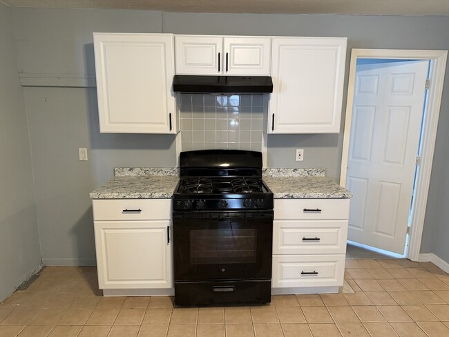 Building Photo - 105 Clarendon St