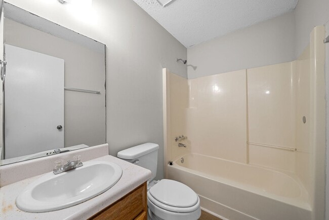 Building Photo - 3 Bedroom Pet Friendly Home For Rent!