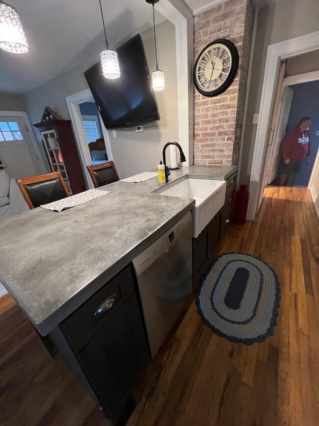 Building Photo - 213 French St