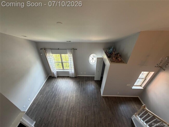 Building Photo - 29415 Glen Oaks Blvd E