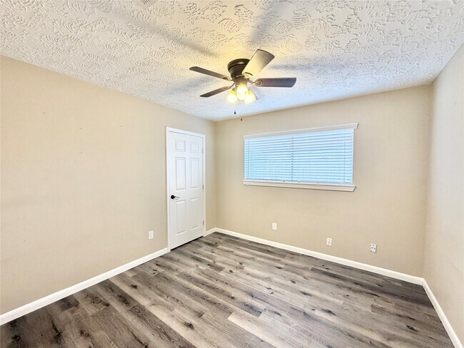 Building Photo - 13330 Cologne Dr