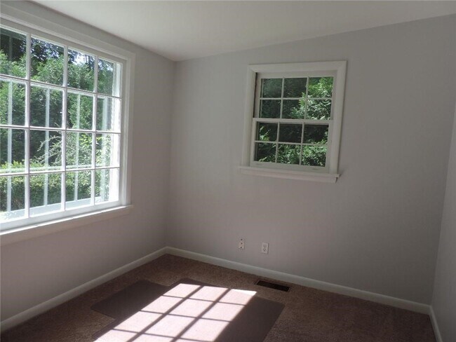 Building Photo - 3765 East Ave