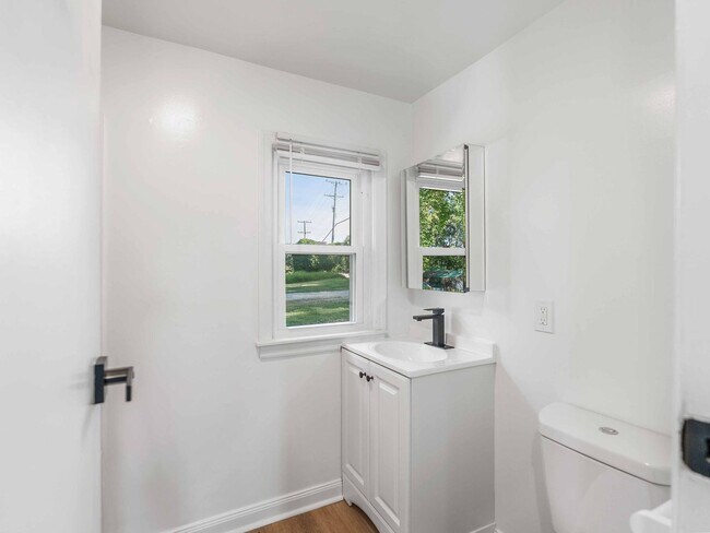 Building Photo - AVAILABLE OCT 1st! Don't miss this RENOVATED 2 bedroom in Penn Hills!