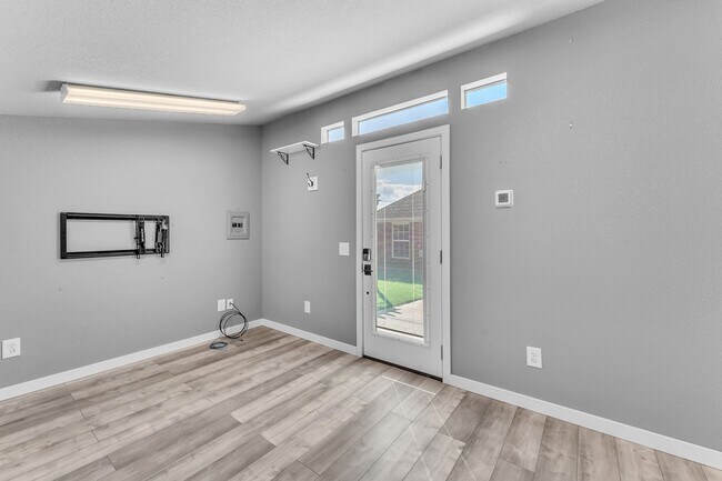 Building Photo - 3/2 Home with EV Charger, Great Outdoor Sp...