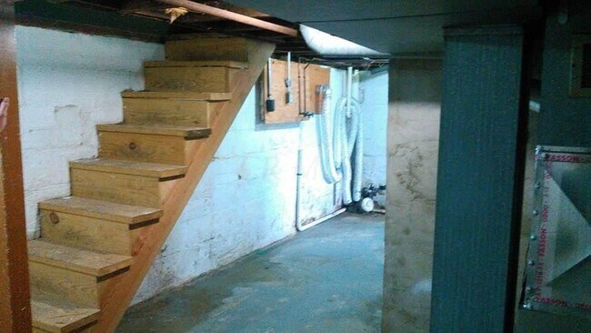 Building Photo - 73 E Blake Ave