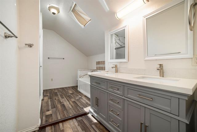 Building Photo - 2940 Flamingo Cir