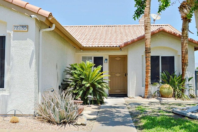 Building Photo - 3-Bedroom Home, Large backyard  & Pets Welcome