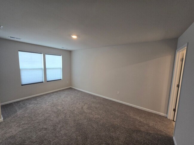 Building Photo - BRAND NEW 3 BEDROOM TOWNHOUSE IN PRINCE GEORGE