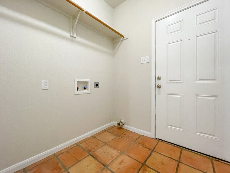 Building Photo - 506 3rd St