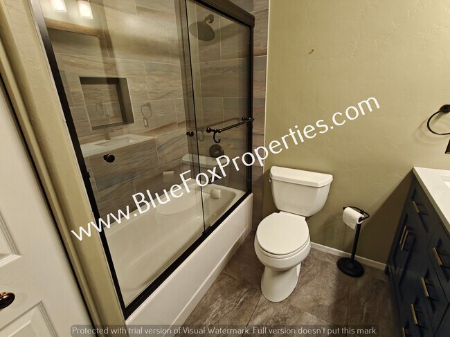 Building Photo - 1560 E Sonoran Desert Dr