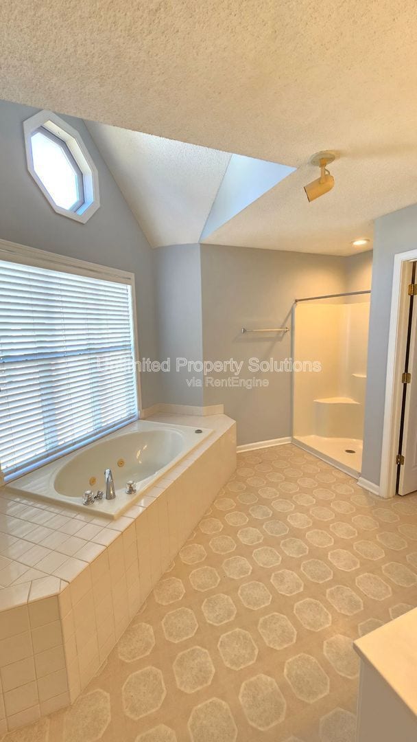 Building Photo - 4156 Breezewood Dr