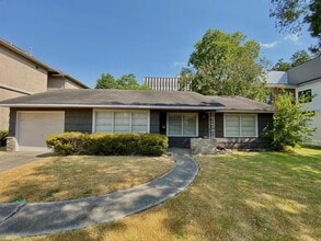 Building Photo - 4904 Tamarisk St