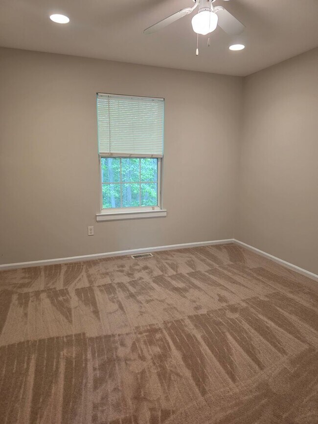 Building Photo - Twin Home in Saddlebrook