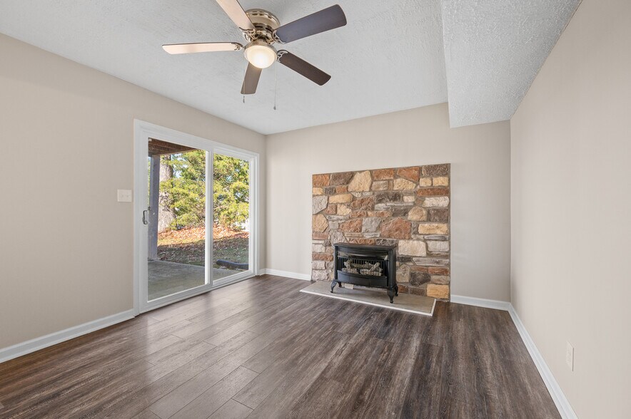 Building Photo - 117 Settlement Dr