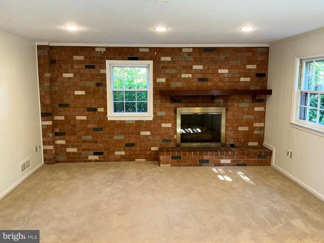 Building Photo - 4701 Red Fox Dr