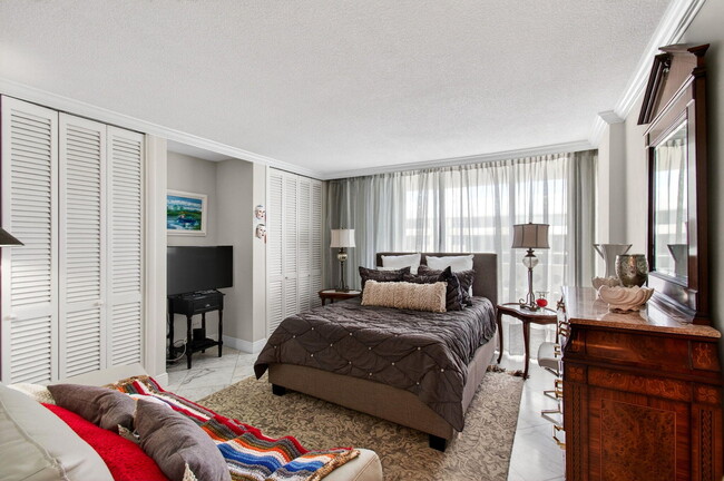 Building Photo - 1200 S Ocean Blvd