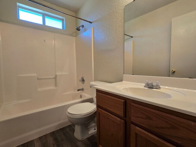 Building Photo - 3303 Driftwood Dr