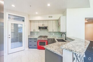 Building Photo - 2 Bed / 2 Bath Townhome at Biltmore, Palm ...