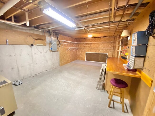 Building Photo - 3 Bedroom 2.5 Bathroom Condo in Williston