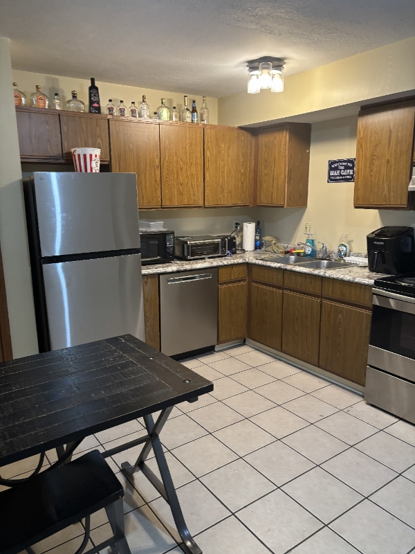 Building Photo - 1527 Whitehall Blvd