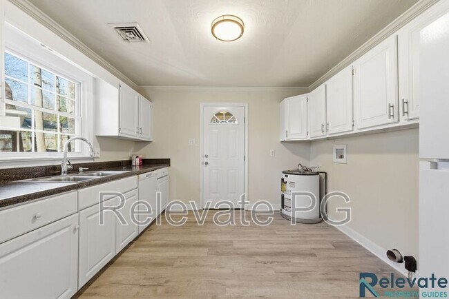 Building Photo - 6805 Lakeshore Dr