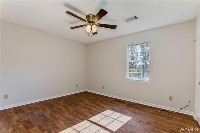 Building Photo - Nice 3 Bed 1.5 Bath Available Now! Call To...