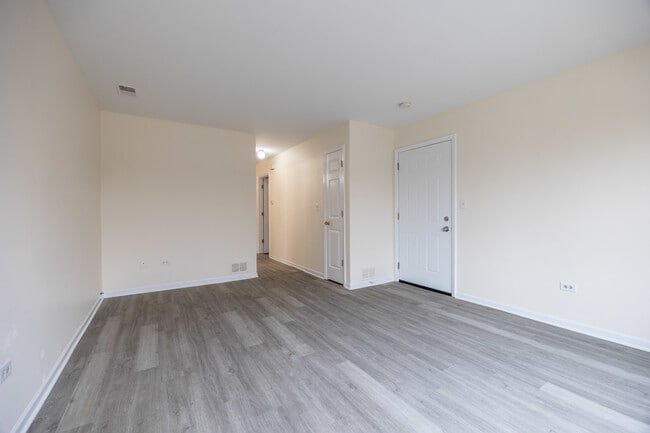 Building Photo - 6323 W Fullerton Ave