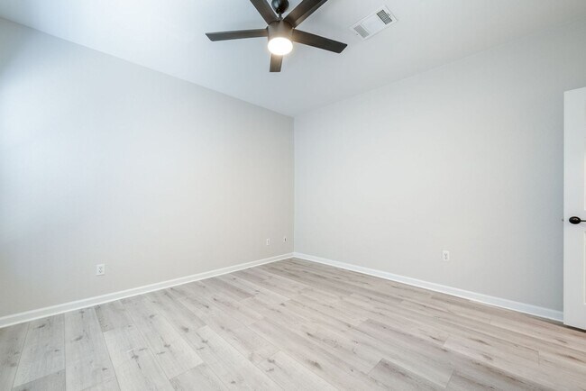 Building Photo - 303 E 38th St