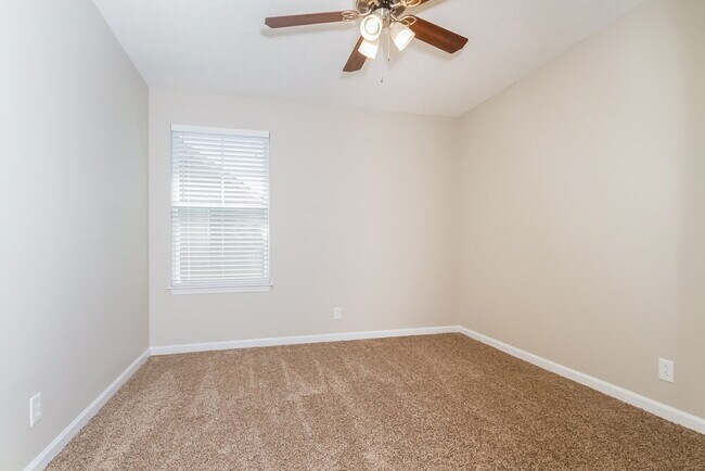 Building Photo - 3338 Cotswold Ln